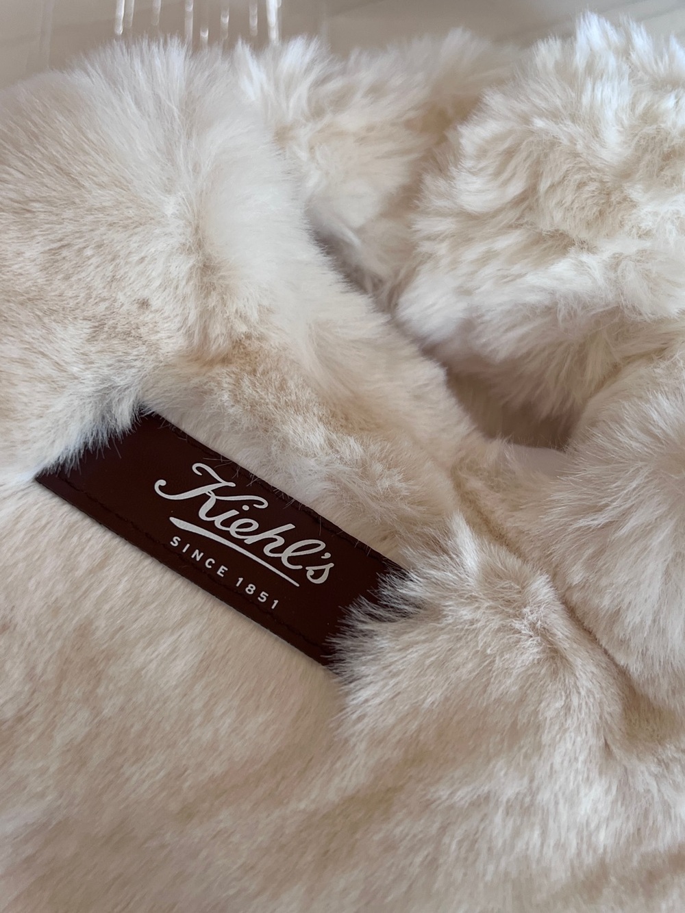New! Kiehl's Cream Faux Fur Clutch with Brown Logo Patch - Picture 3 of 9